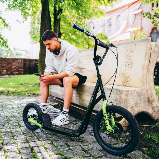 Sichere V-Bremsen und breite Trittfläche