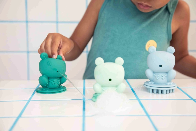 Wasserspiel, das Kinder begeistert