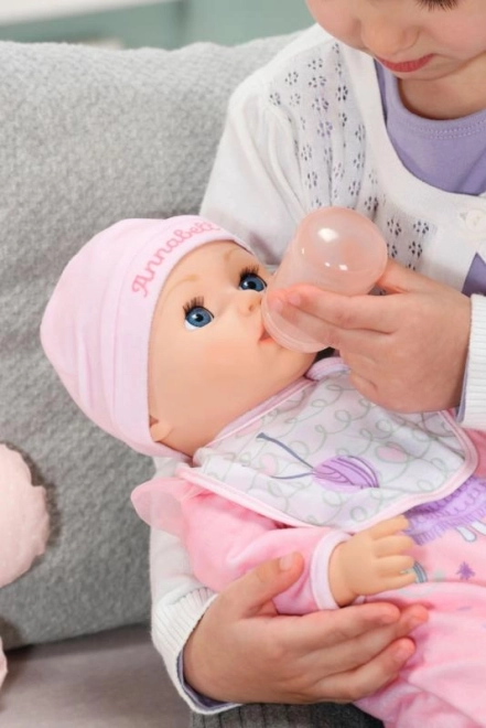 Füttern und Schnuller wie bei einem echten Baby