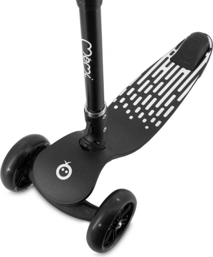 Stabilität durch drei Räder und rutschfeste Trittfläche