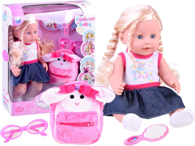 niedliche Puppe mit Zöpfen, rosa Rucksack und Brille
