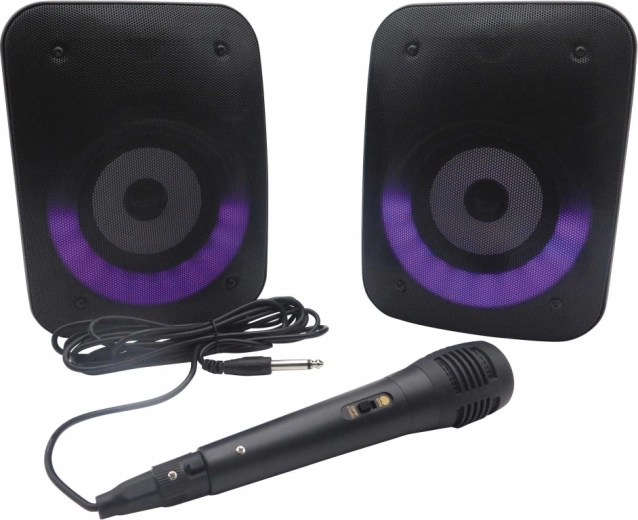 Karaoke-bereit mit Mikrofon