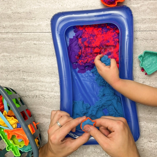 Sauberes Spielen zu Hause dank aufblasbarem Tablett