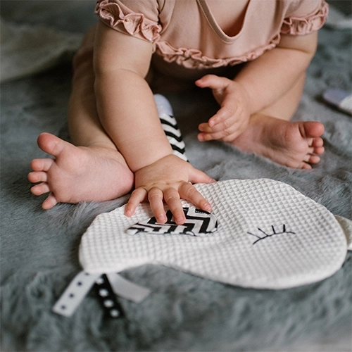 Klang, Texturen und Etiketten für die Feinmotorik