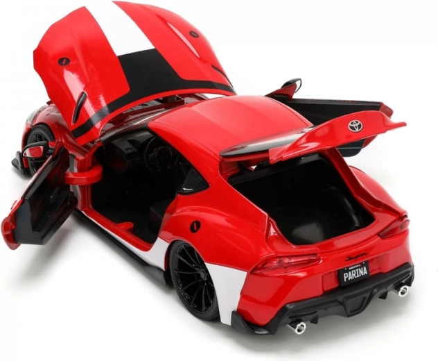 Öffnende Elemente und detaillierter Innenraum