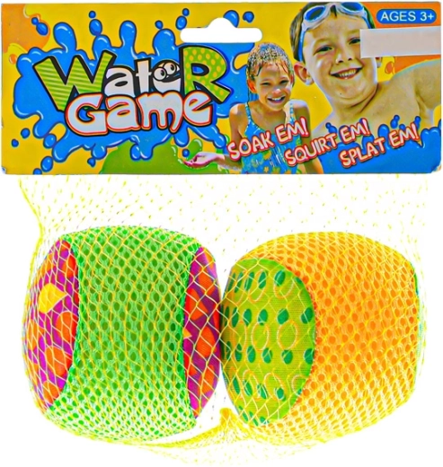 Eintauchen, werfen und erfrischenden Spritz-Effekt genießen