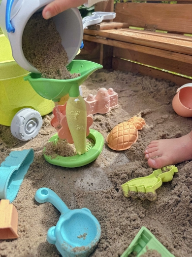 Mühle mit Sieb für Wasser und Sand