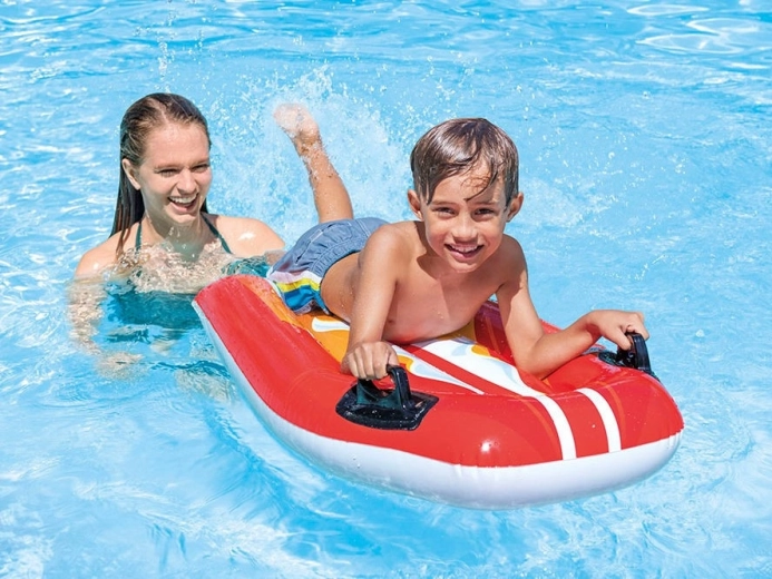 Spaß im Pool und im Urlaub
