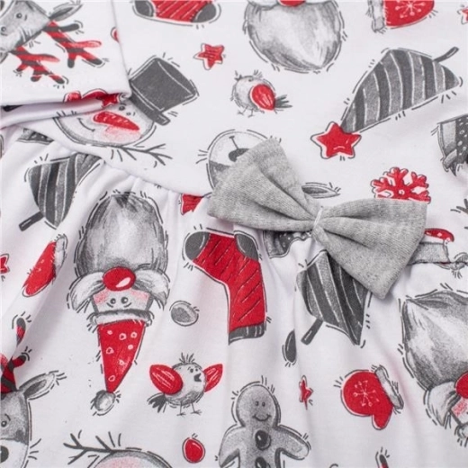 Festlicher Look mit niedlicher Schleife