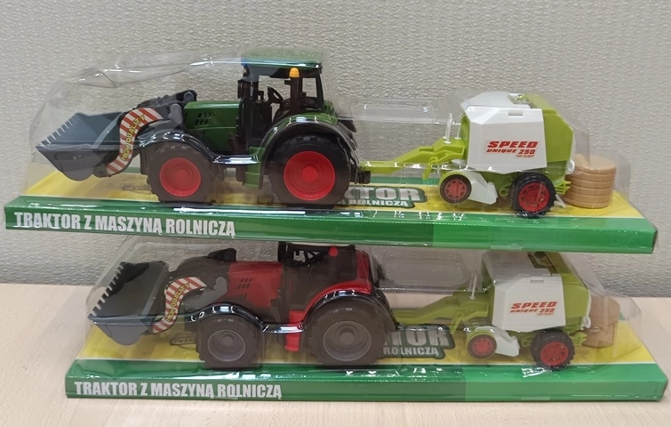 Traktor mit landwirtschaftlicher Maschine