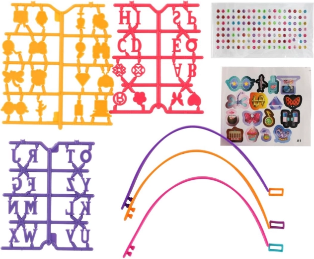 Buchstaben und Schmuckelemente zur Personalisierung