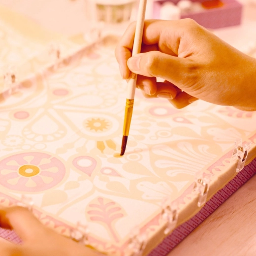 Präzises Malen dank gespanntem Stoff