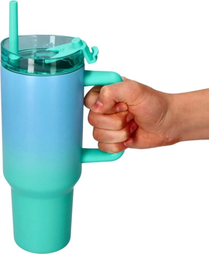 Deckel mit Strohhalm und bequemer Griff