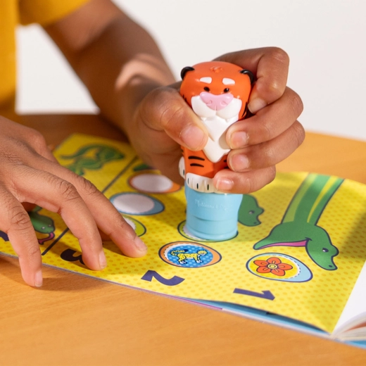 Tiger-Stempel, der Sticker aufdruckt
