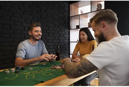 Grünes Tuch als Pokertisch überall
