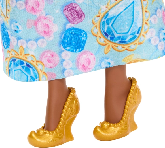 Goldene Schuhe für einen märchenhaften Look