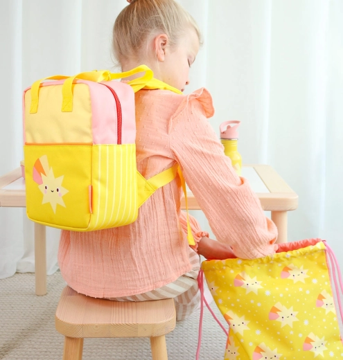 Praktische Tragegriffe und Kindergartenbegleiter für jeden Tag