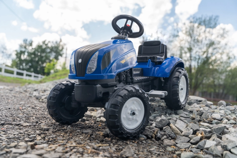 Falk Trettraktor New Holland mit Anhänger und öffnender Motorhaube ab 2 Jahren