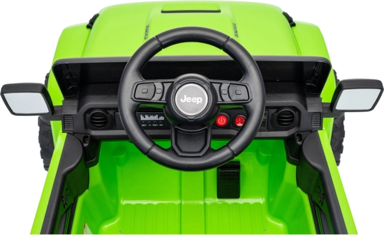 Detailliertes Cockpit mit Jeep-Lenkrad