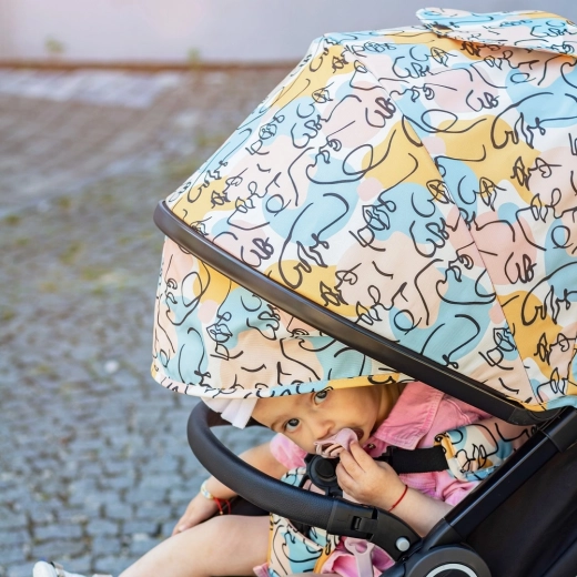 Verlängerbares Verdeck mit Schirm für maximale Abdeckung