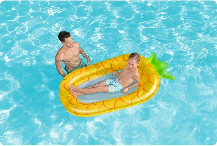 Bequemes Relaxen auf dem Wasser