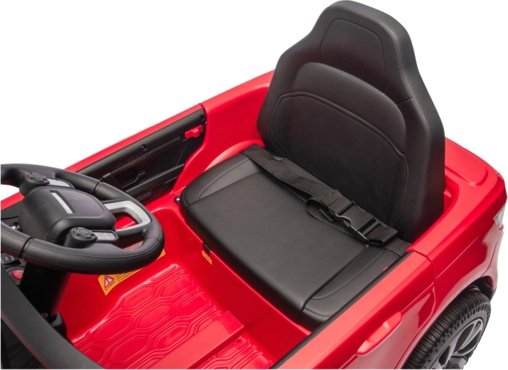 Sicherer Sitz mit Gurt und intuitivem Cockpit