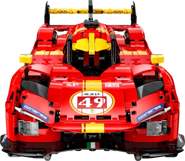 Detaillierte Karosserie und Innenraum