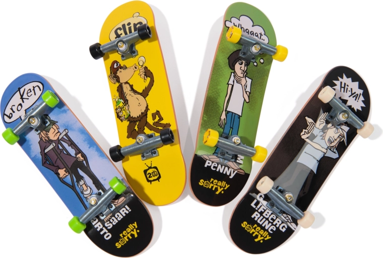 4 Fingerboards mit auffälliger Flip-Grafik