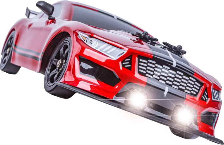 LED-Lichter und sportliche Karosserie im Mustang-Stil