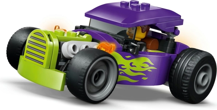 Cooles Design mit Flammen und großen Rädern