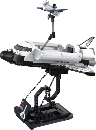 Ausstellungsständer und Satellit mit „Solarpaneelen“