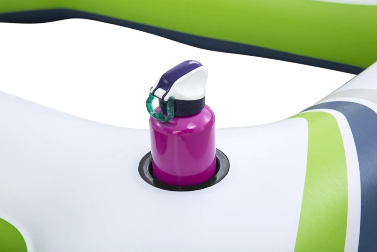 Praktische Getränkehalter und Griffe