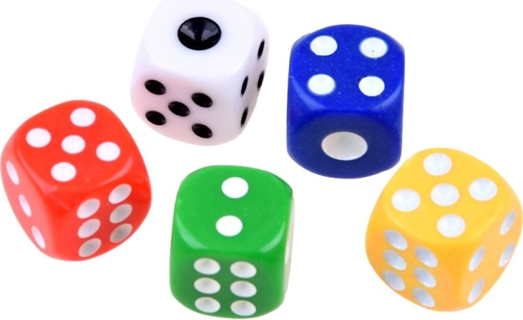 Fünf bunte Spielwürfel
