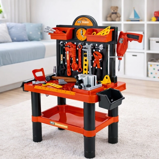 Realistisches Spiel mit der Akku-Bohrmaschine