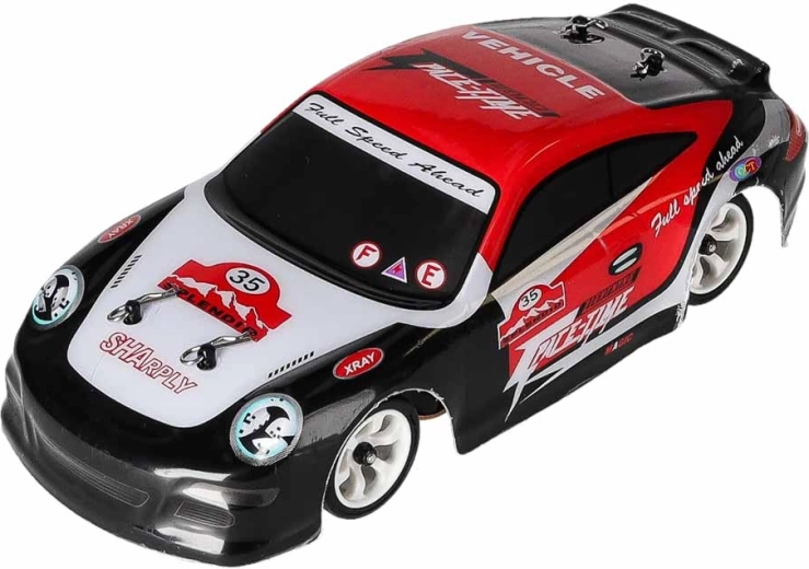 Schnelle Fahrt und Drift mit 4WD-Antrieb