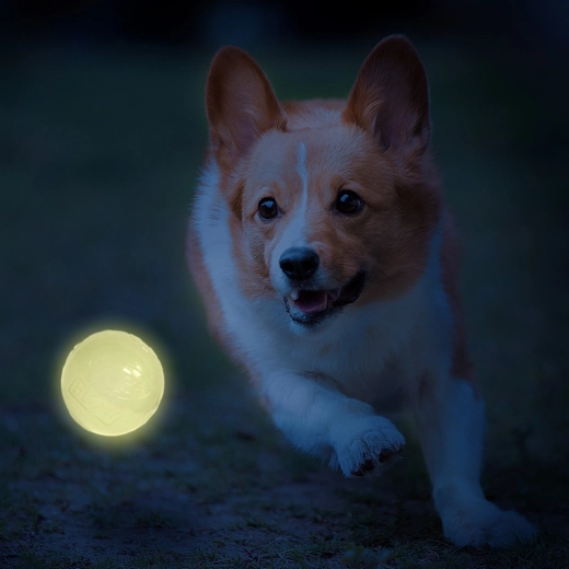 Spiel auch nach Einbruch der Dunkelheit dank LED-Beleuchtung