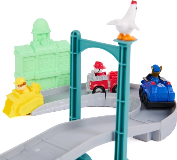 3 Fahrzeuge und Chickaletta-Figur im Lieferumfang