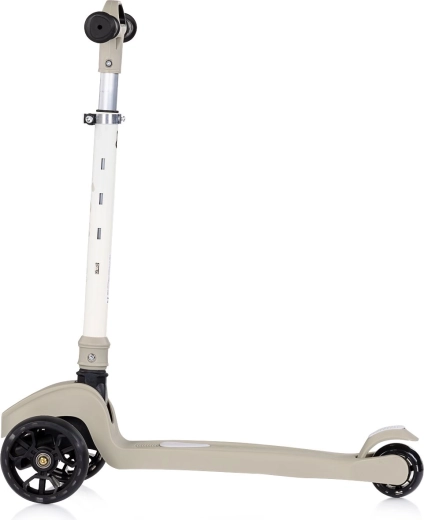 Wächst mit dem Kind dank verstellbarer Lenkstange