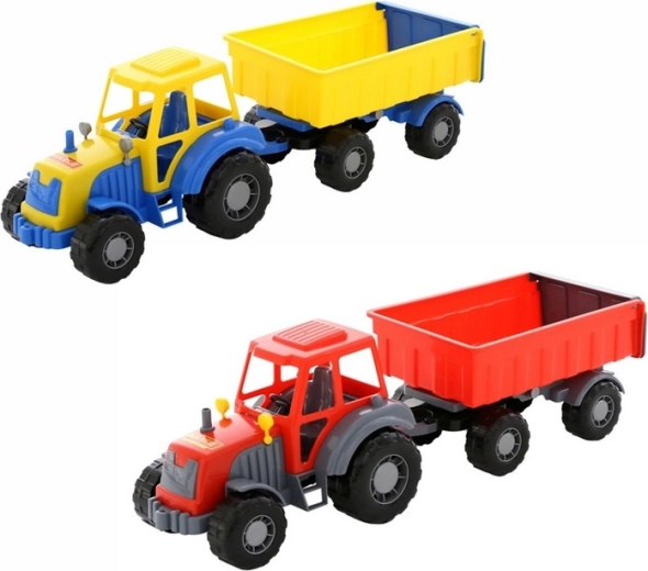 Traktor Altai mit Anhänger