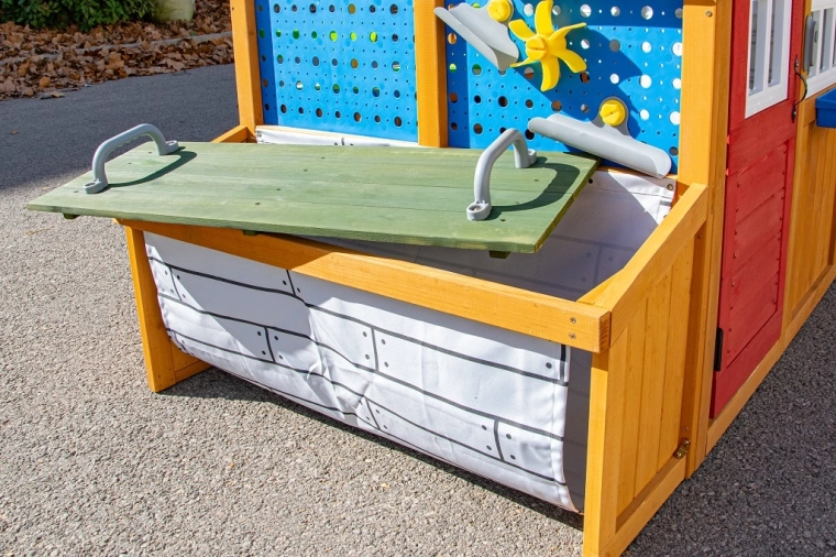 Rolltor, Bank und Außendetails