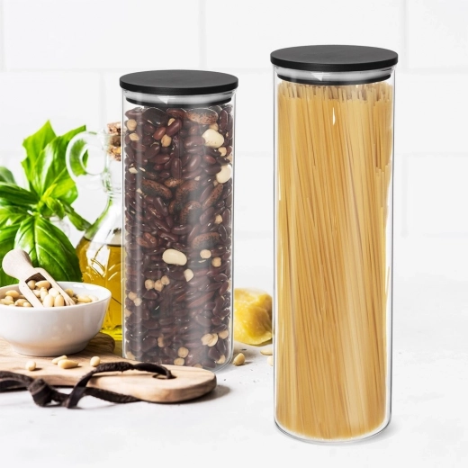 Schlanke Form spart Platz in der Speisekammer