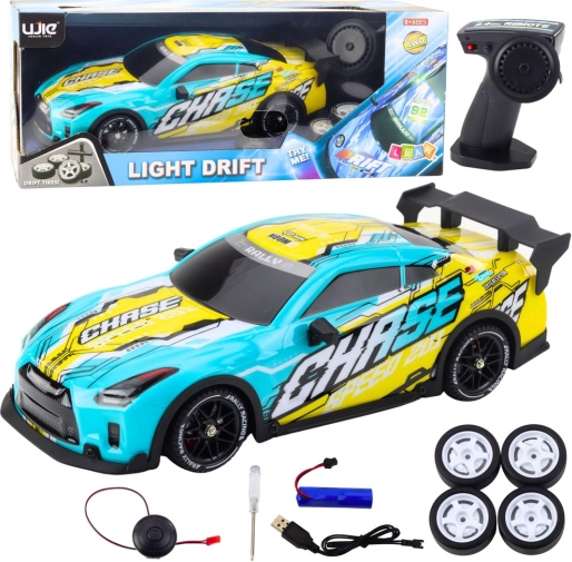 RC-Sportwagen mit beleuchteter Karosserie und Drift-Rädern – türkis