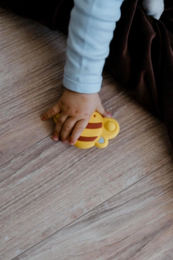 Sinnesförderung und Feinmotorik ab den ersten Tagen