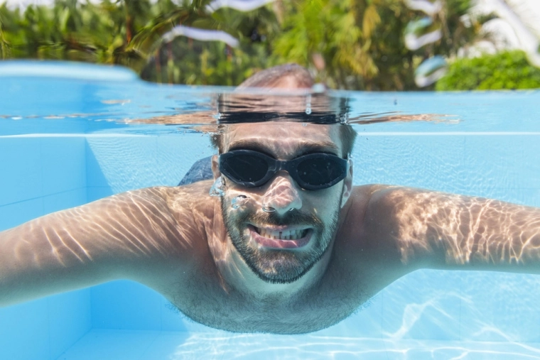 Schwarze Schwimmbrille Bestway