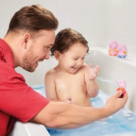 Spaß in der Badewanne und im Wasser