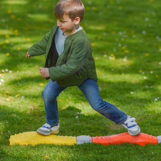 Aktives Spiel und Gleichgewichtstraining