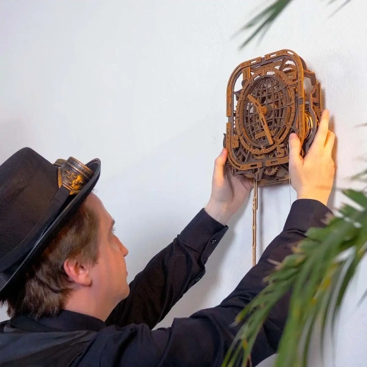 Bereit zum Aufhängen an der Wand