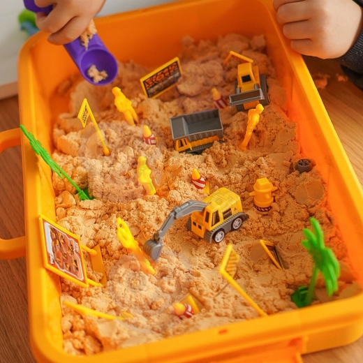 Fahrzeuge, Figuren und Schilder für realistisches Spiel