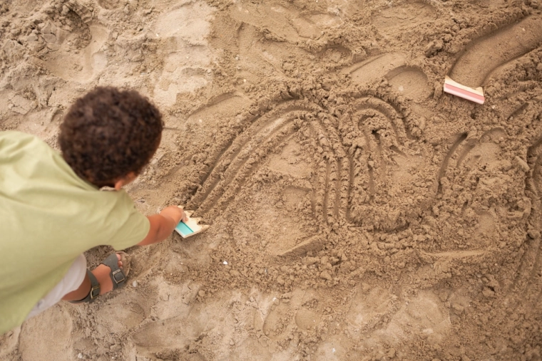 Kreativer Spielspaß im Sandkasten und am Strand