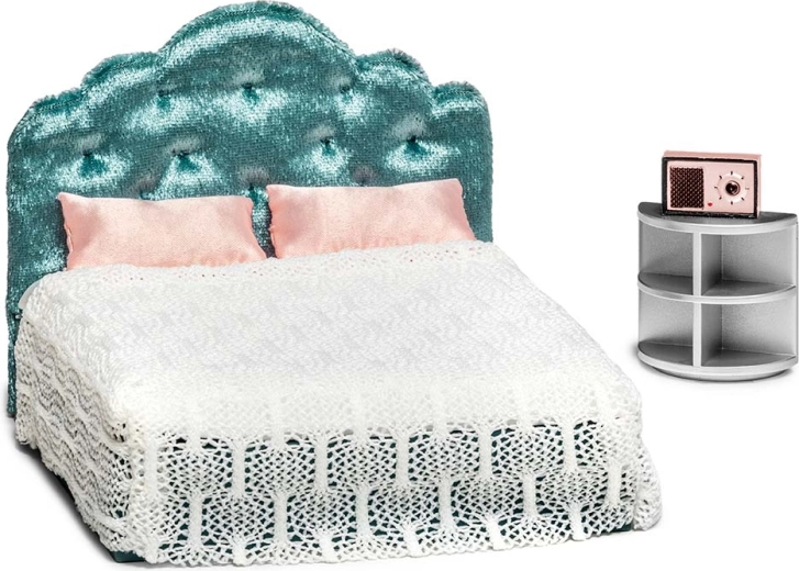 Luxuriöses Doppelbett mit Bettwäsche